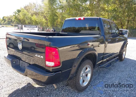 2018 Ram 1500 Express 4X4 6'4 Box z USA, uszkodzony, nr VIN 1C6RR7FG7JS260936